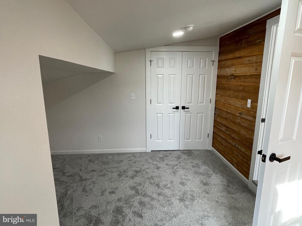 8 Chapman St-Unit -2 in Berkeley Springs, WV - Building Photo