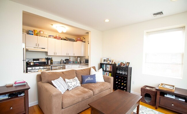 305 Washington St, Unit #1