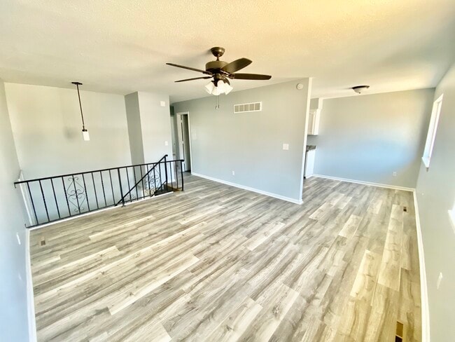 1902 S Claremont Ave, Unit Randy in Independence, MO - Foto de edificio - Building Photo