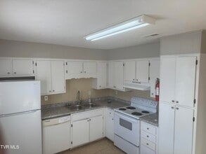 1001 Kiser Blvd in Greeneville, TN - Foto de edificio - Building Photo