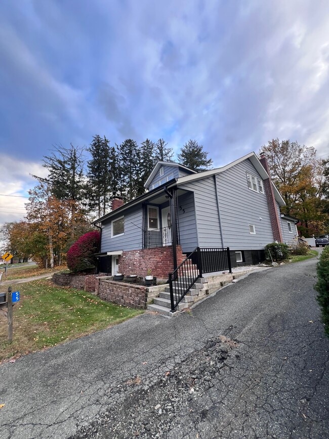 55 NJ-181 in Jefferson, NJ - Foto de edificio - Building Photo