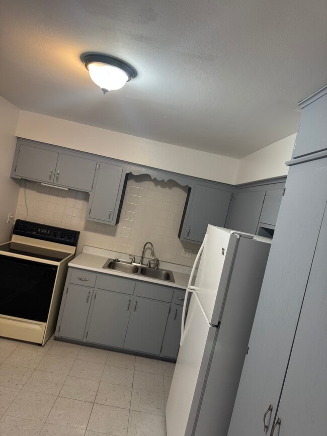 6262 S Robert Ave in Cudahy, WI - Building Photo - Building Photo