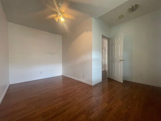 321 E College St in Carbondale, IL - Building Photo - Building Photo