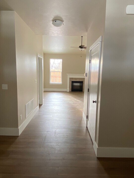 103 Wildrose Ct in Hamilton, MT - Building Photo