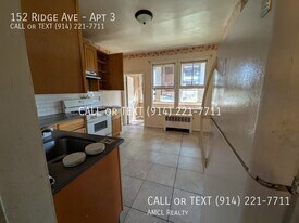 152 Ridge Ave in Yonkers, NY - Building Photo