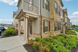 1 Haralson Ct in Livingston, NJ - Building Photo