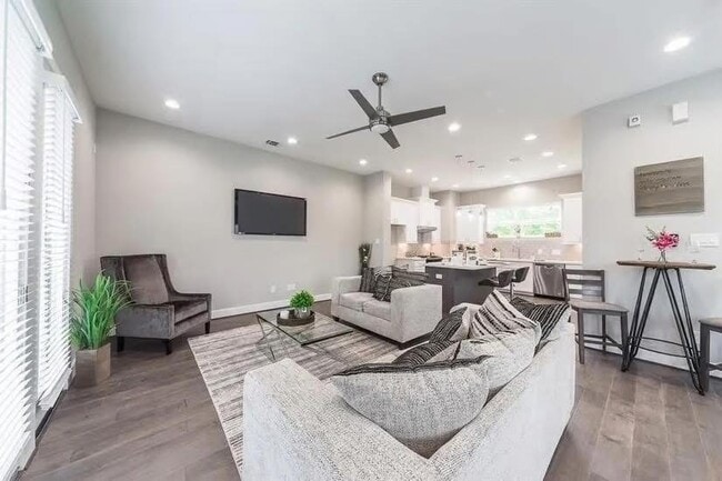 1329 Buescher Dr in Houston, TX - Building Photo - Building Photo