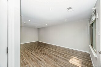 100 Glen Hollow Dr in Port Jefferson Station, NY - Building Photo - Building Photo