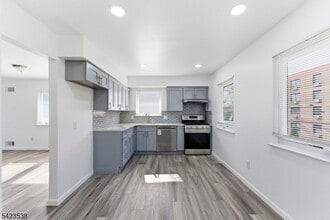 23 Renaissance Dr, Unit 2 in Clifton, NJ - Building Photo - Building Photo