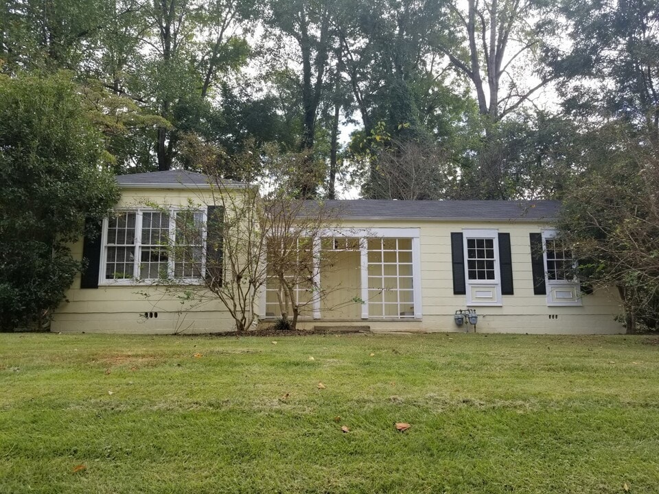 607 Edmondson Ave in Lagrange, GA - Building Photo