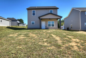 330 Pauline Ingle Dr in Jonesborough, TN - Building Photo - Building Photo