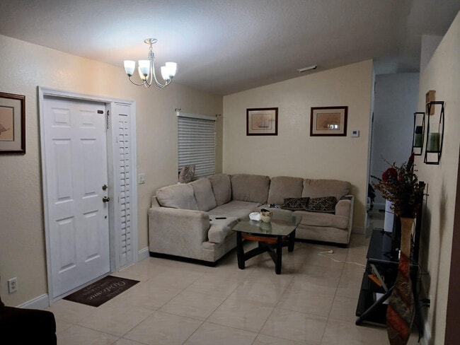 958 SW Jaslo Ave in Port St. Lucie, FL - Building Photo - Building Photo