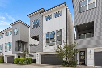 6315 Timbergrove Gardens Ln in Houston, TX - Building Photo - Building Photo