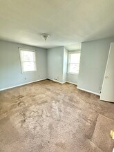 31 Guy Plz in West Springfield, MA - Foto de edificio - Building Photo