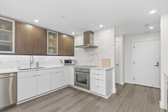 199 Coolidge Ave, Unit 105 in Watertown, MA - Building Photo - Building Photo