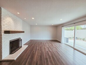9213 El Tango Cir in Fountain Valley, CA - Building Photo - Building Photo