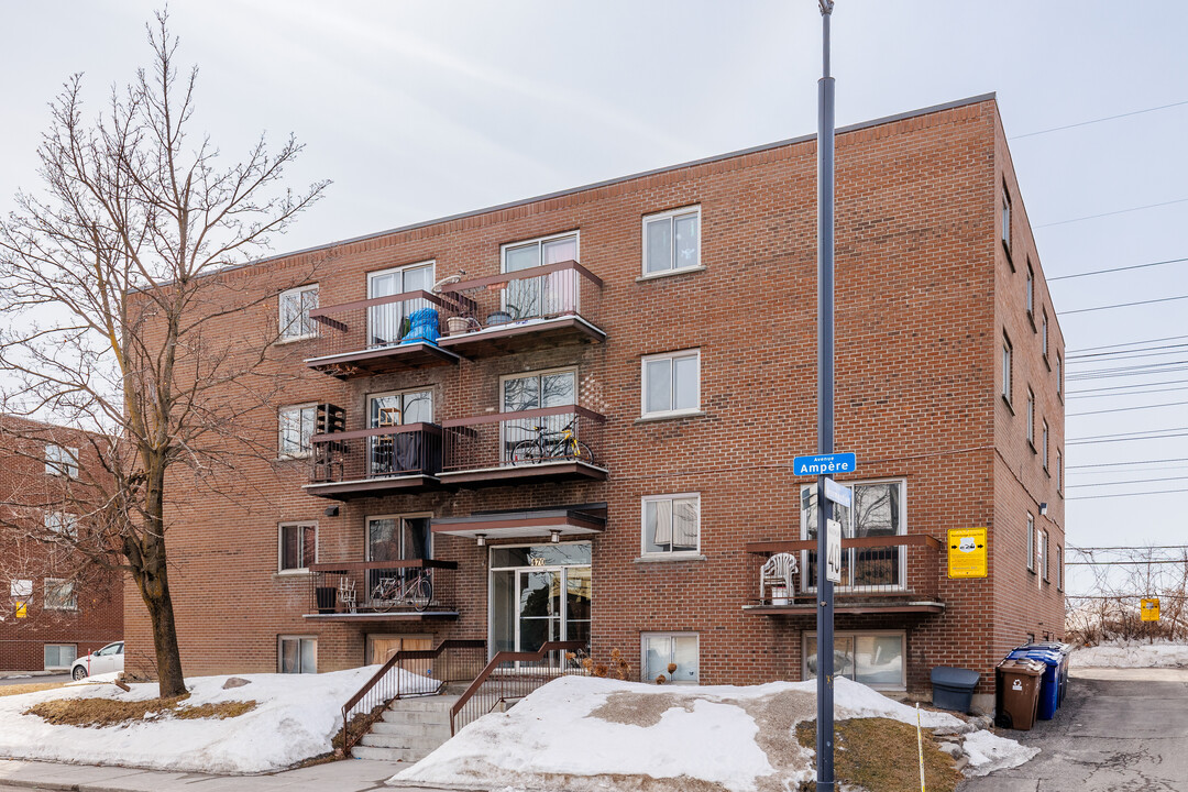 460 Ampère Av in Laval, QC - Building Photo