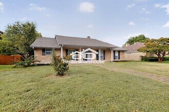 2009 Cross Bend Rd in Plano, TX - Foto de edificio - Building Photo