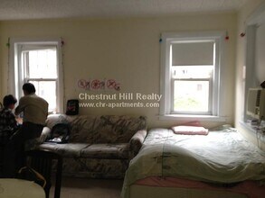 1223 Beacon St, Unit 310 in Brookline, MA - Foto de edificio - Building Photo