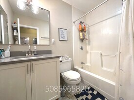 5 Davis Ave, Unit 2 in Brookline, MA - Building Photo