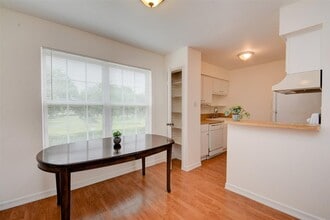 5550 N Braeswood Blvd, Unit 137 in Houston, TX - Building Photo - Building Photo