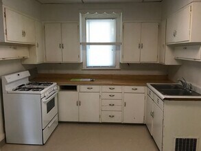 2862 Lincoln Way in Ames, IA - Building Photo - Building Photo