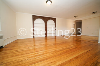 215 Lakeview Plz in Bronx, NY - Building Photo - Building Photo