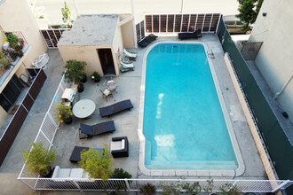 Park Plaza Apartments in Los Angeles, CA - Foto de edificio - Building Photo