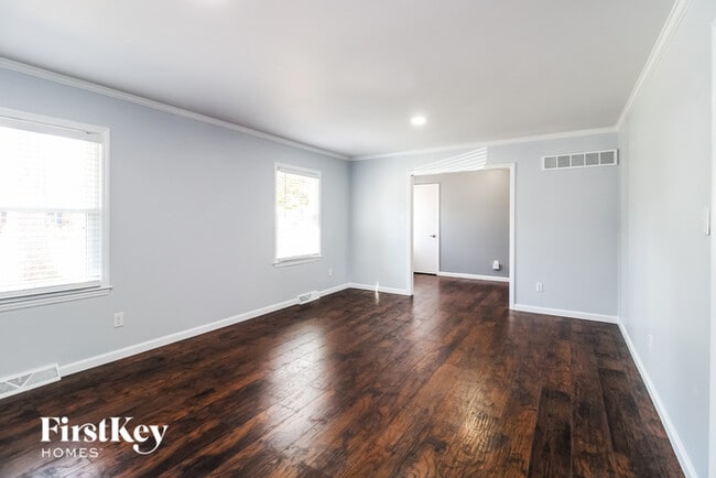 2112 Pebble Dr in Greensboro, NC - Building Photo - Building Photo