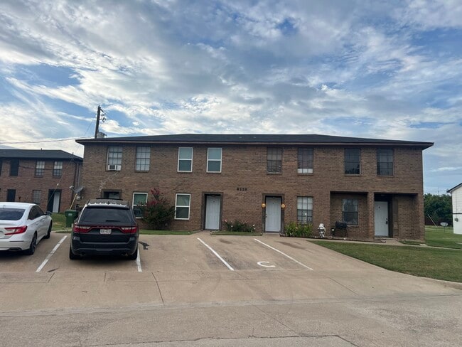 8110 Foxfire Ln, Unit B