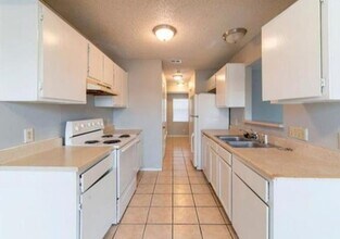 6100 Conti Ct in Austin, TX - Building Photo - Building Photo