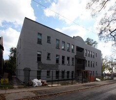 1554 King St W in Toronto, ON - Building Photo