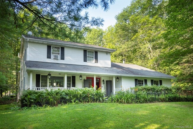 property at 1521 Glasco Turnpike