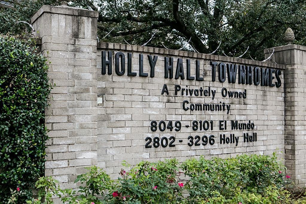 2902 Holly Hall St in Houston, TX - Building Photo