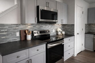 7129 Walkup Ln in Austin, TX - Building Photo - Building Photo