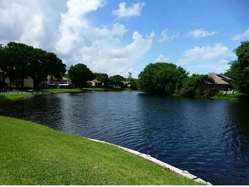 238 Wimbledon Lakes Dr in Plantation, FL - Building Photo