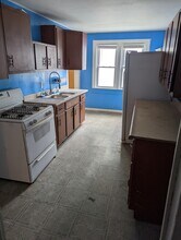 305 W Harris St, Unit a in Charlotte, MI - Foto de edificio - Building Photo