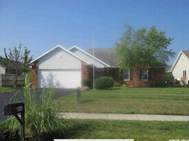 804 Hunters Creek Dr in Findlay, OH - Building Photo