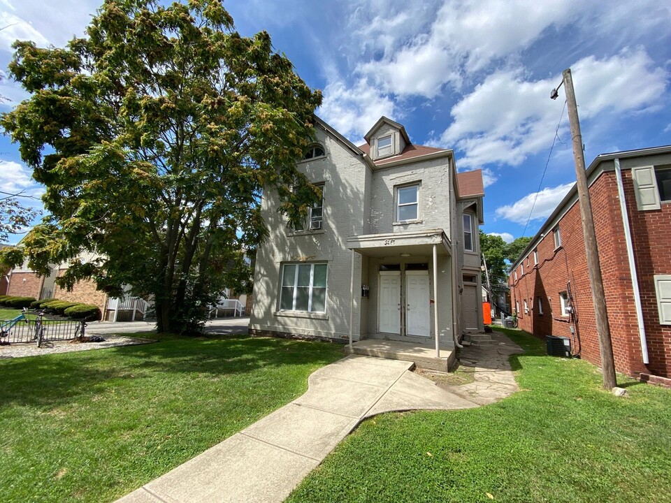 68 W 9th Ave in Columbus, OH - Building Photo