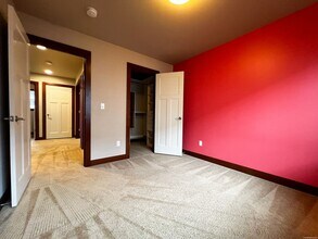 Bothell Cul-de-Sac Home ( in Bothell, WA - Building Photo - Building Photo