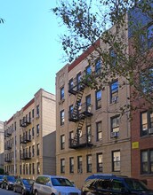 2835 34th St in Astoria, NY - Foto de edificio - Building Photo