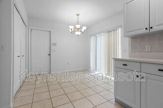 4561 Hidden View Pl in Sarasota, FL - Building Photo - Building Photo