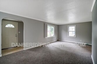 1017 Searles Rd in Toledo, OH - Building Photo - Building Photo