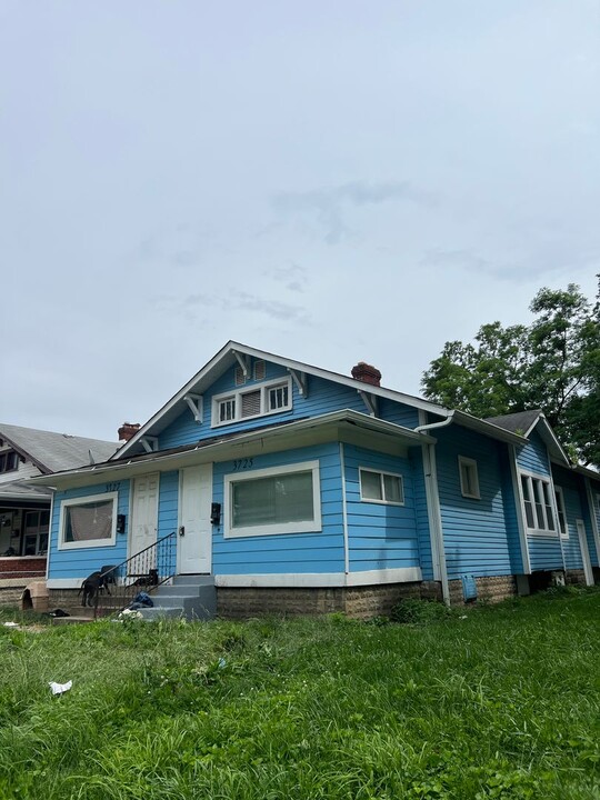 3725 E Vermont St in Indianapolis, IN - Foto de edificio