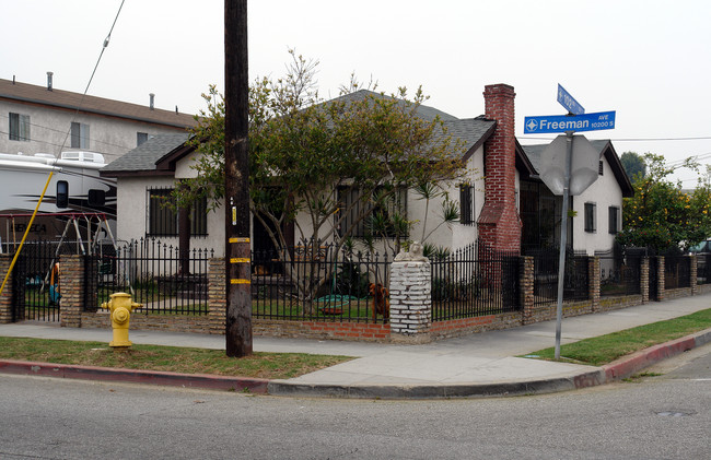 10205 S Freeman Ave in Inglewood, CA - Building Photo - Building Photo