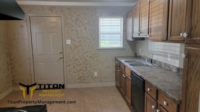 719 Oakwood in Benton, AR - Building Photo - Building Photo