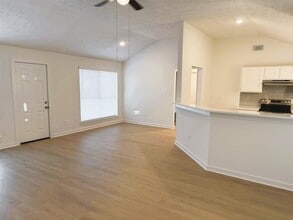 906 Dixie Dr in League City, TX - Building Photo - Building Photo