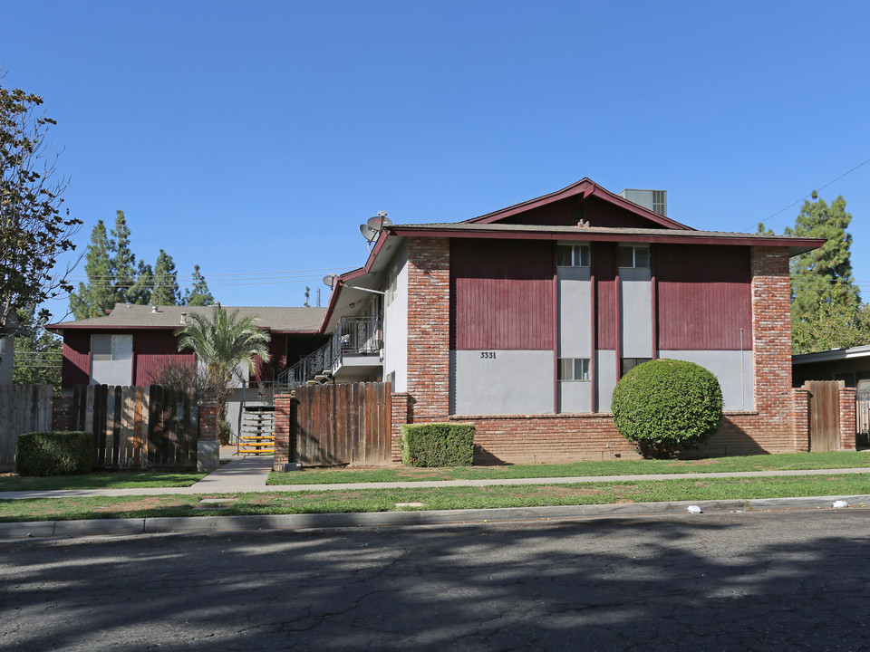 3331 E Sierra Madre Ave in Fresno, CA - Building Photo