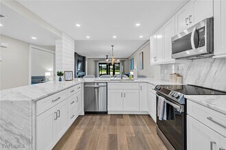 16321 Kelly Woods Dr in Ft. Myers, FL - Building Photo - Building Photo