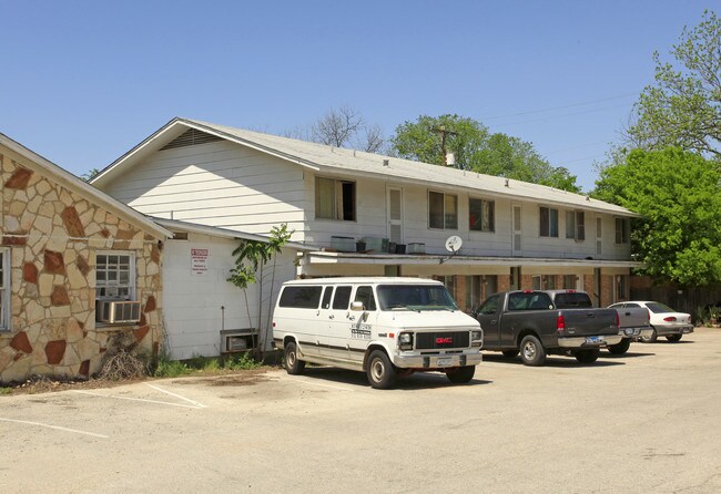 100 Northloop Blvd in Austin, TX - Building Photo - Building Photo